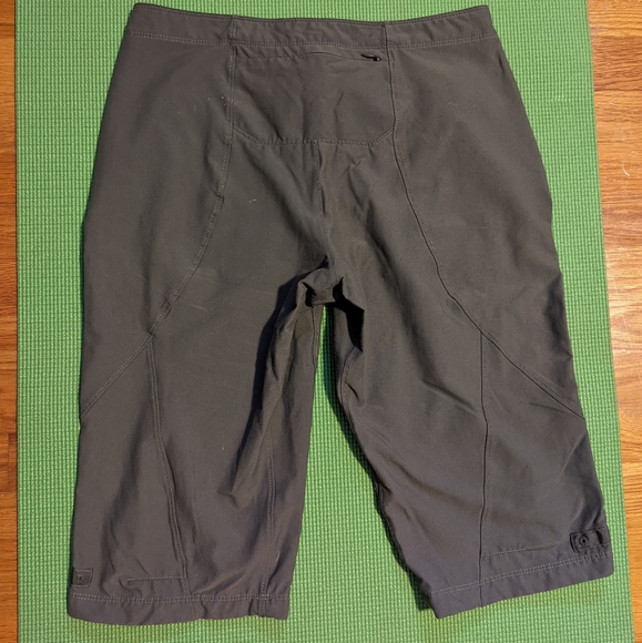 🥾 🧗‍♀️🏞️ Royal Robbins - Women Capris - Size 6 - Picture 2 of 5